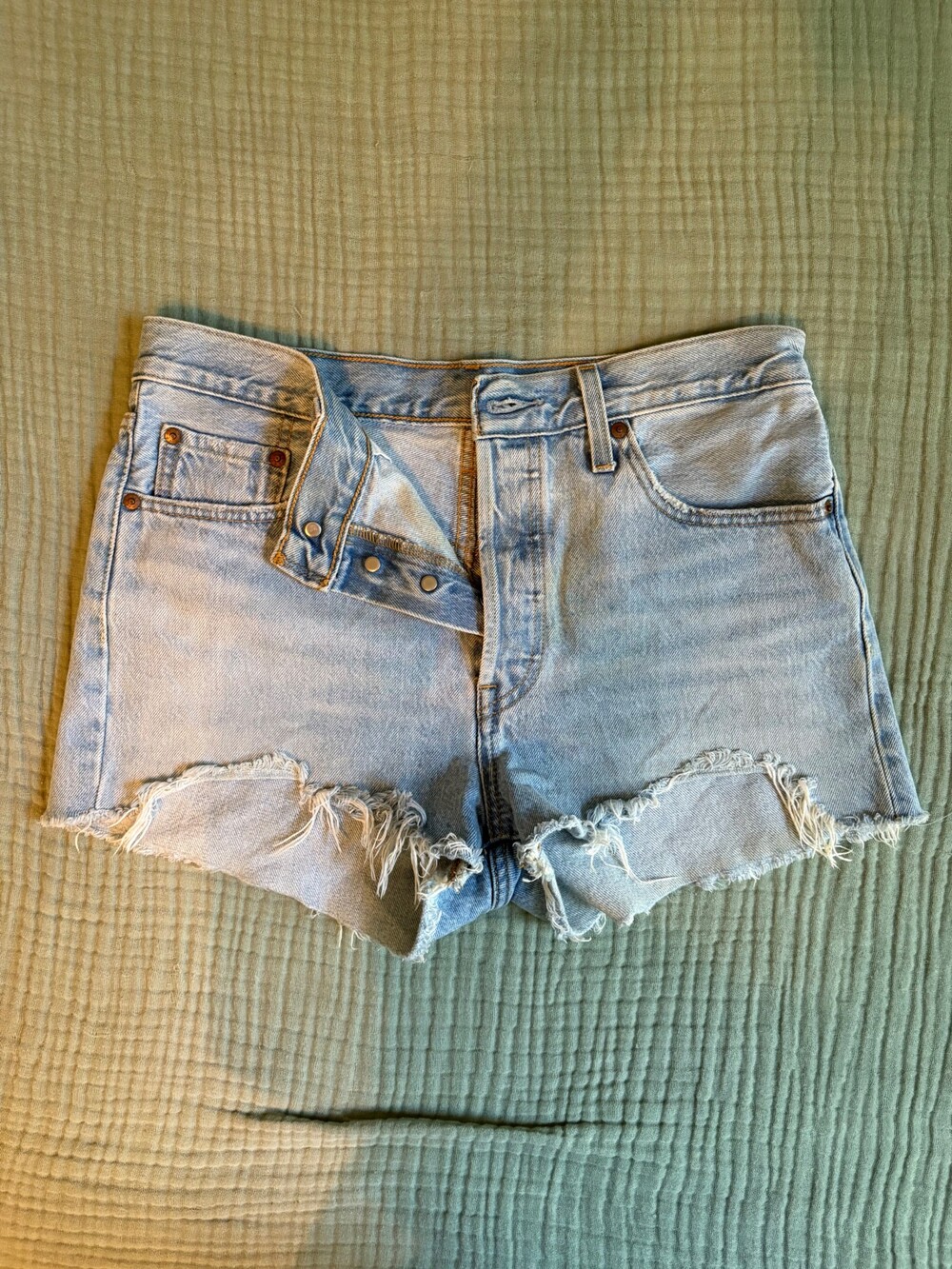 Levi’s 501 Women’s Denim Cutoff Shorts W29 Light Wash High Rise Button Fly